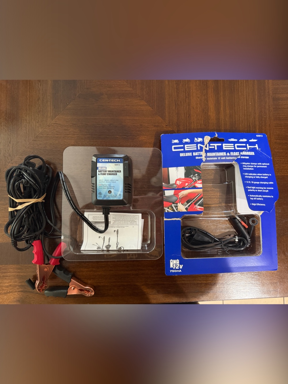 CEN-TECH 0.75 Amp, 12V Deluxe Battery Maintainer and Float Charger